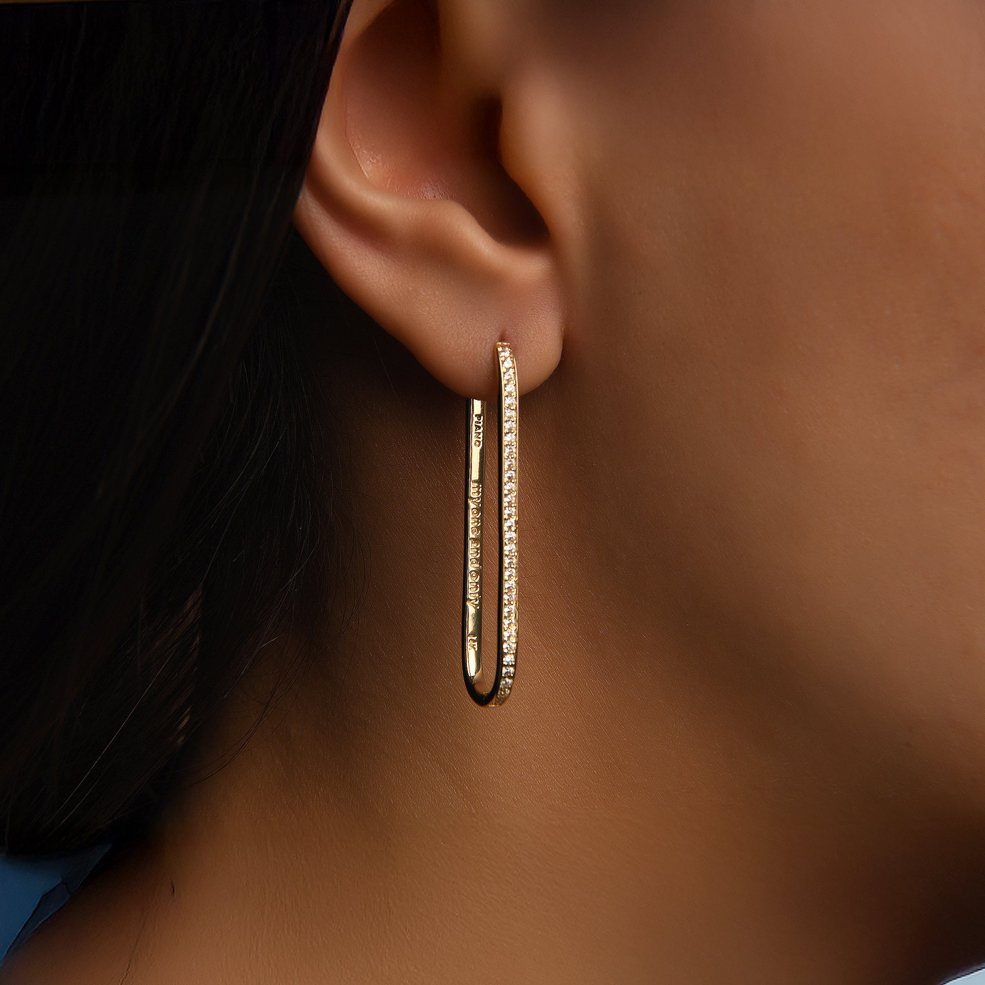 Yanları Taşlı Uzun Oval Tek Halka Küpe (Tall) / 14 Ayar Sarı Altın