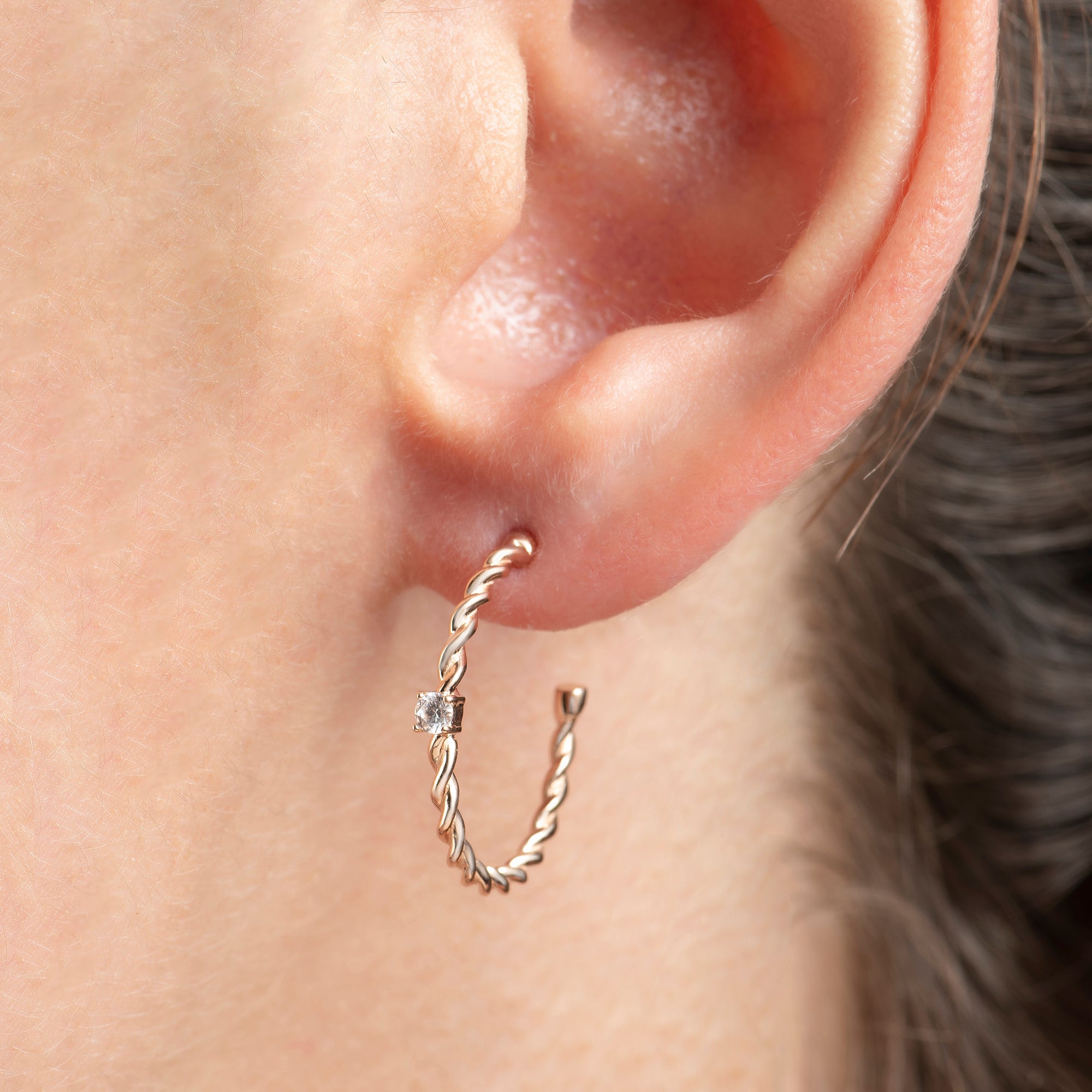 Tek Taşlı Burgulu Altın Küpe / TR