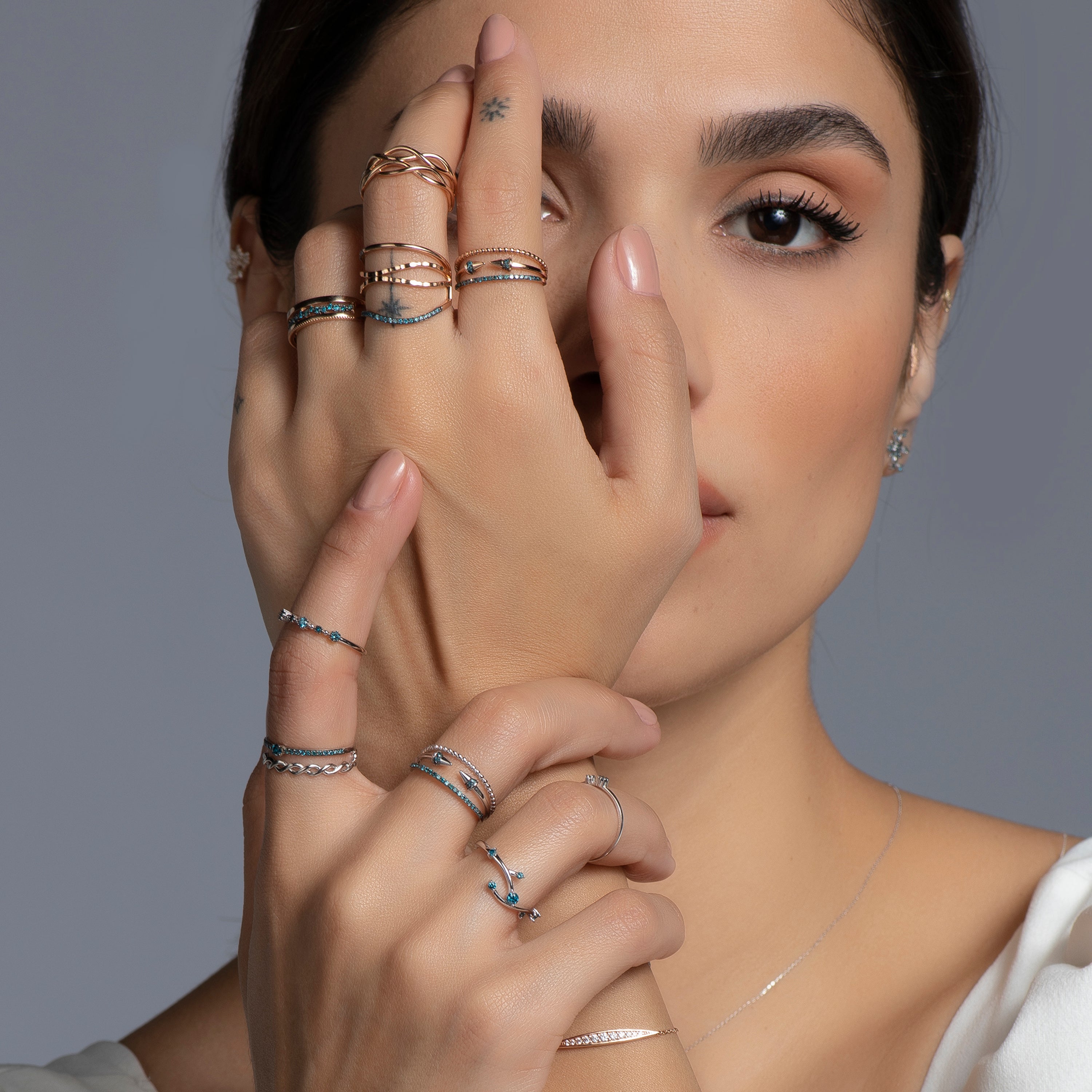 Cabaret Taç Mavi Pırlanta Yüzük Beyaz Altın / TR