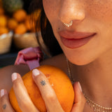 Vega Sıra Taşlı Altın Septum Piercing