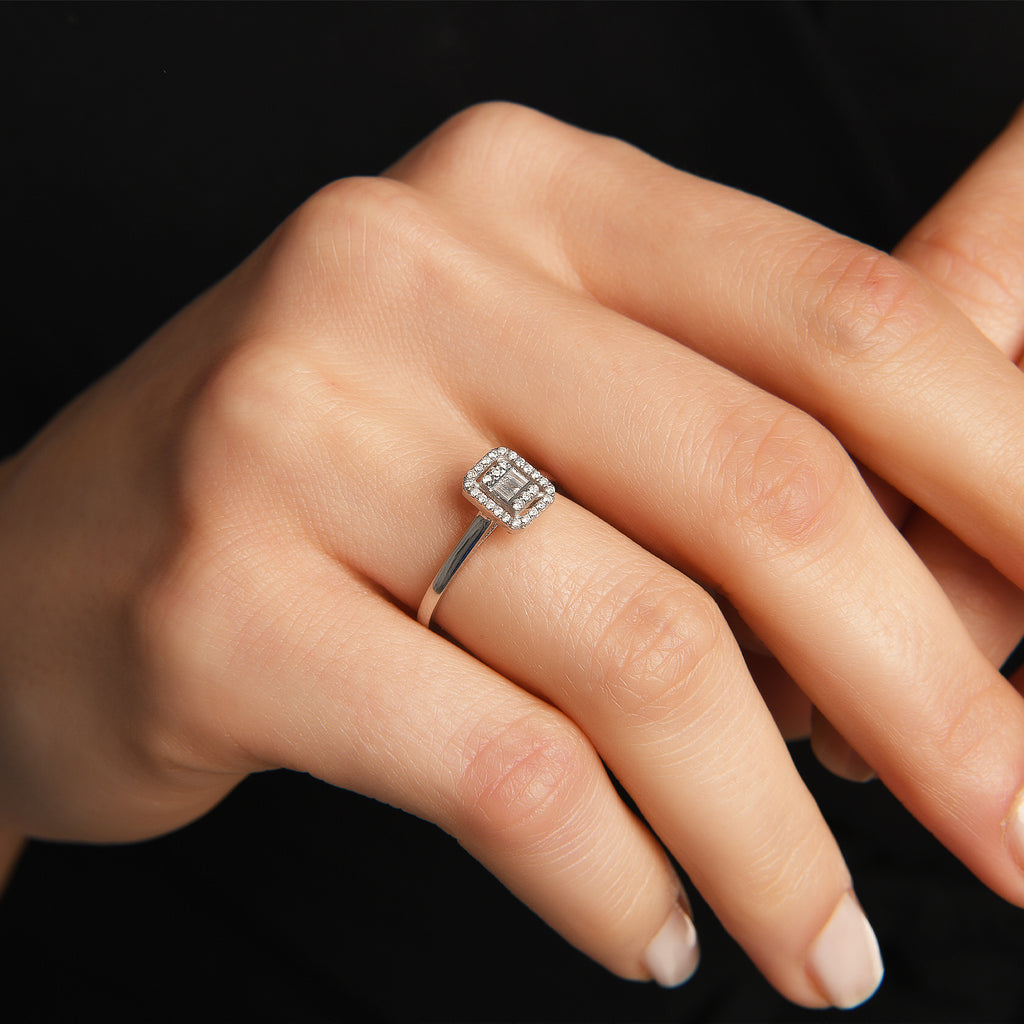 0.13 ct Pırlanta Baget Yüzük / 14 Ayar Beyaz Altın