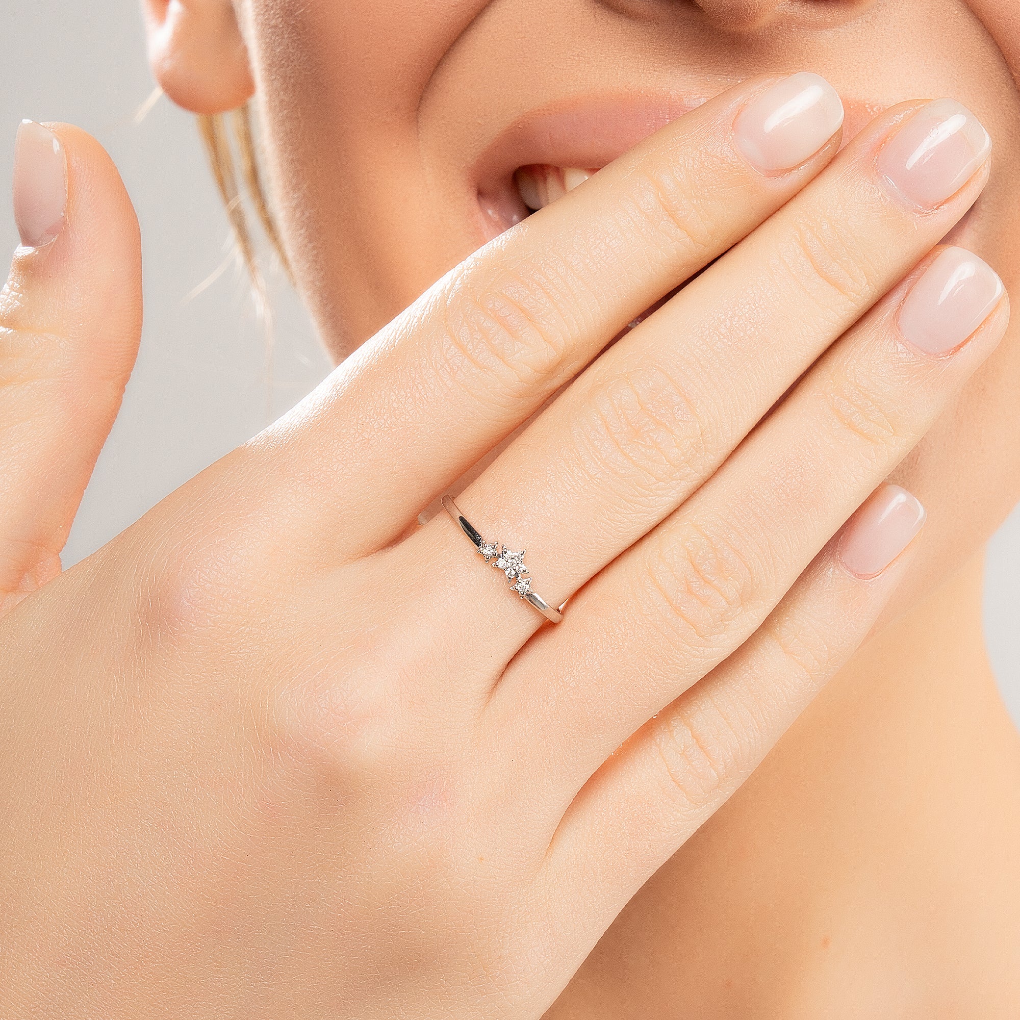 0.06 ct Şans Yıldızları Pırlanta Yüzük / 14 Ayar Beyaz Altın
