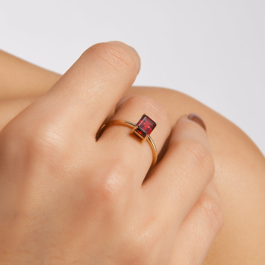 14 Ayar Altın Dikey Baget Kesim Garnet ve Topaz Taşlı Altın Yüzük