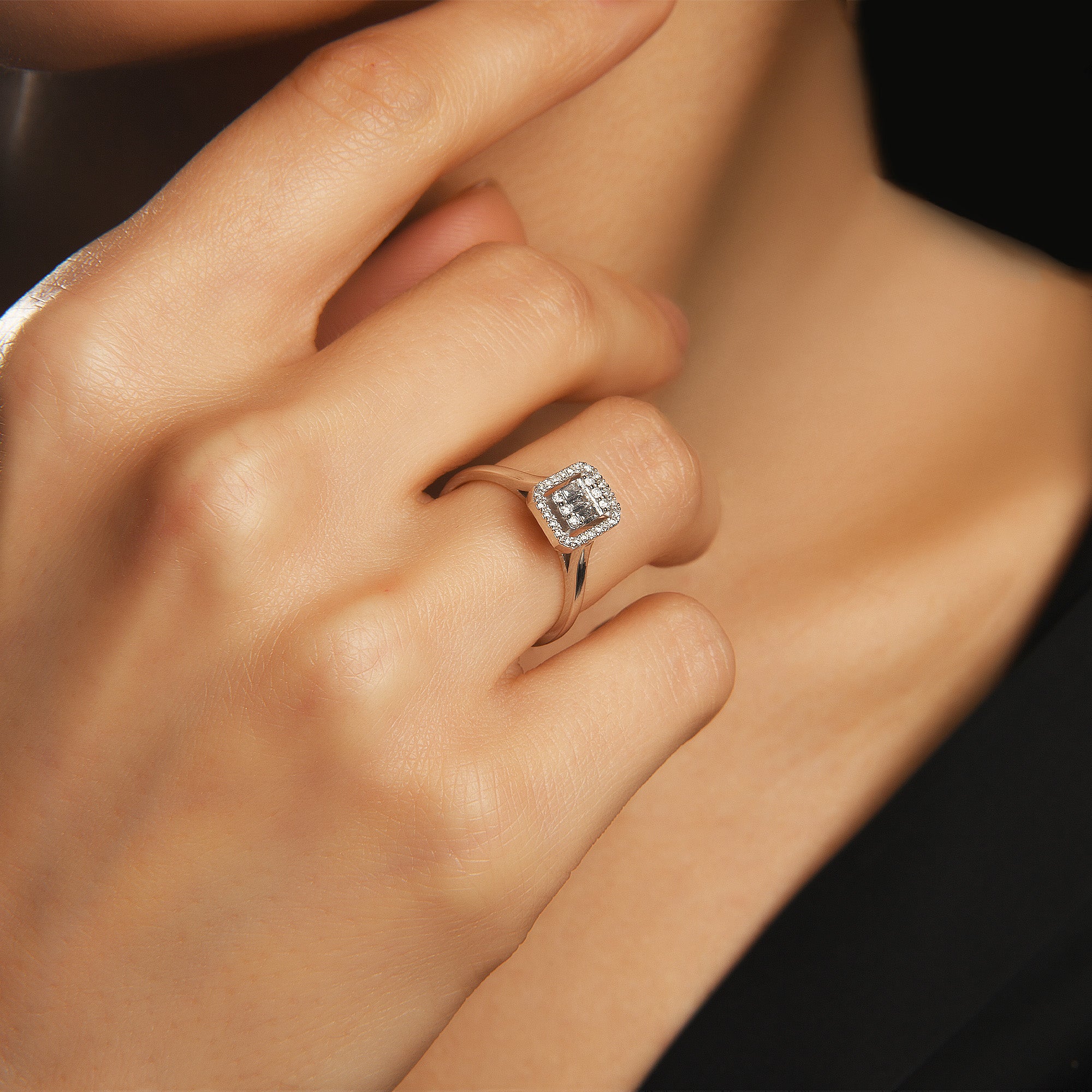 0.22 ct Pırlanta Baget Yüzük / 14 Ayar Beyaz Altın