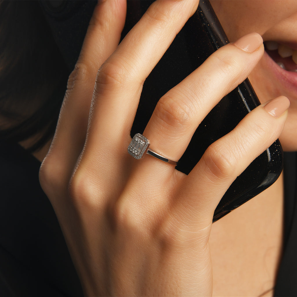 0.22 ct Pırlanta Baget Yüzük / 14 Ayar Beyaz Altın