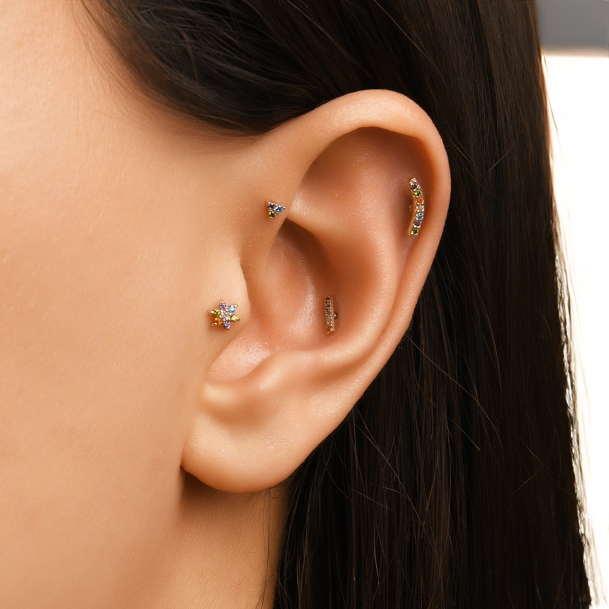 Gusto Renkli Taşlı Altın Tragus Çiçek Piercing / 14 Ayar Sarı Altın