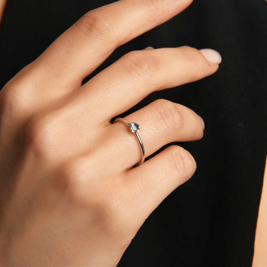 0,03 Ct Fantazi Tektaş Pırlanta Yüzük / 14 Ayar Beyaz Altın