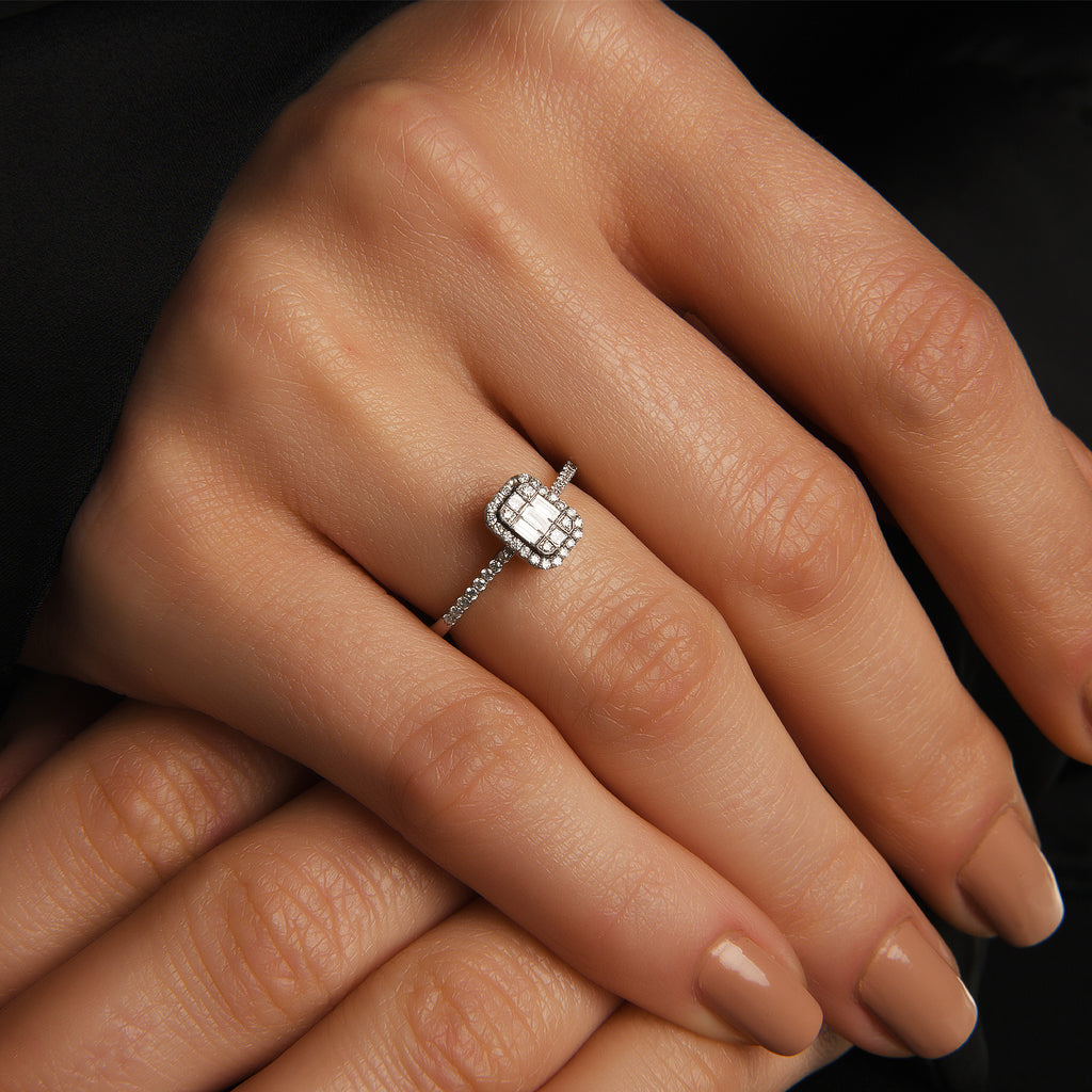 0.32 ct Yan Taşlı Pırlanta Baget Yüzük / 14 Ayar Beyaz Altın