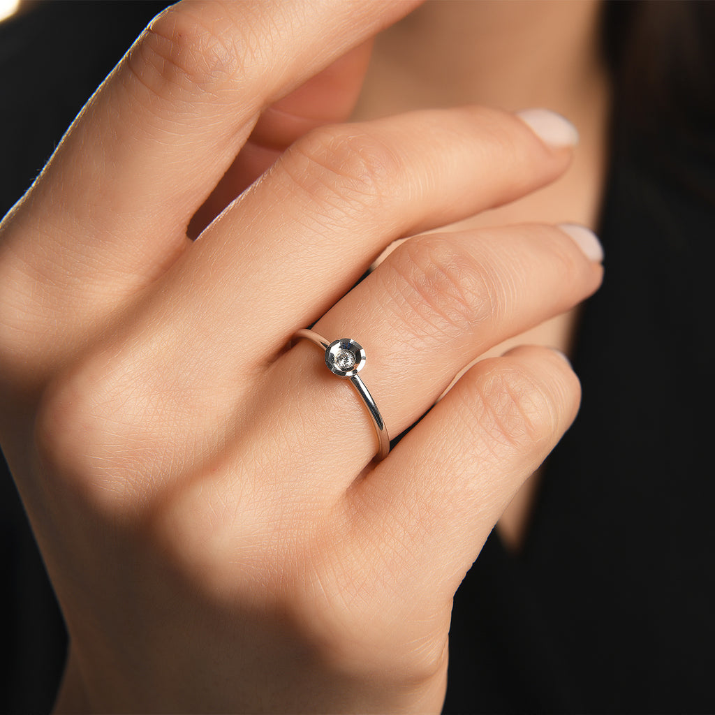 0,05 ct Fantazi Tektaş Pırlanta Yüzük / 14 Ayar Beyaz Altın