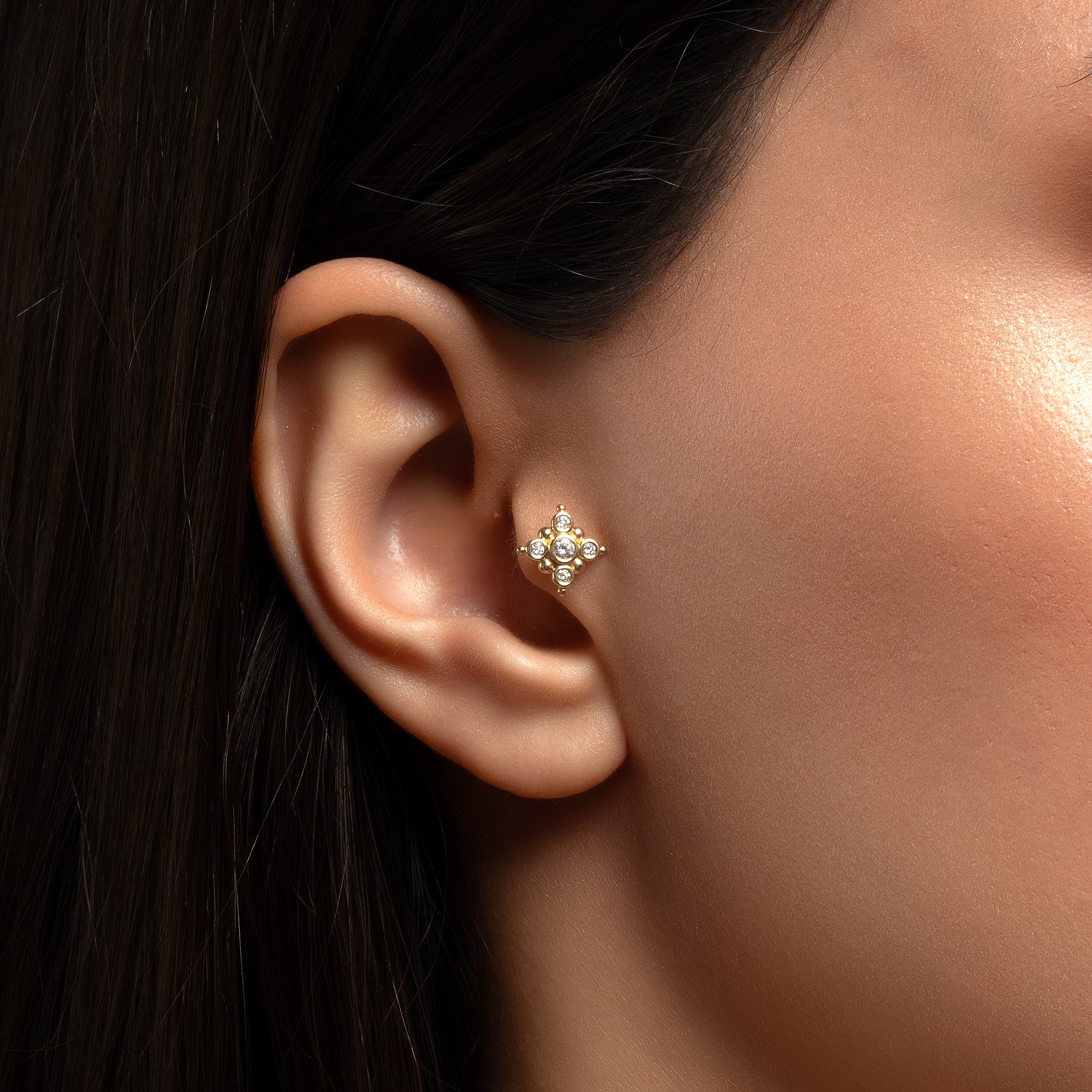 Dorika Beş Taşlı Pırlanta Piercing / 14 Ayar Sarı Altın