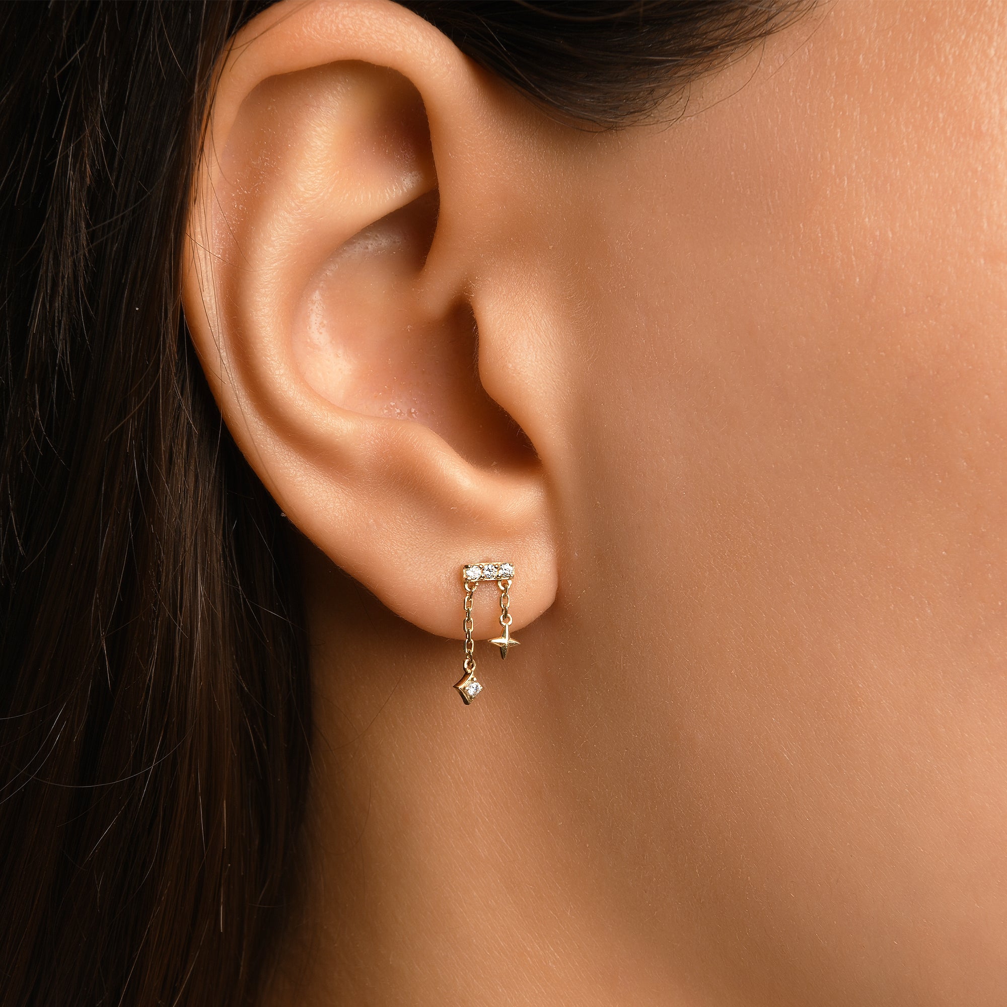 Gaudi Figürlü Zincir Sallantılı Taşlı Yatay Bar Altın Piercing / 14 Ayar Sarı Altın