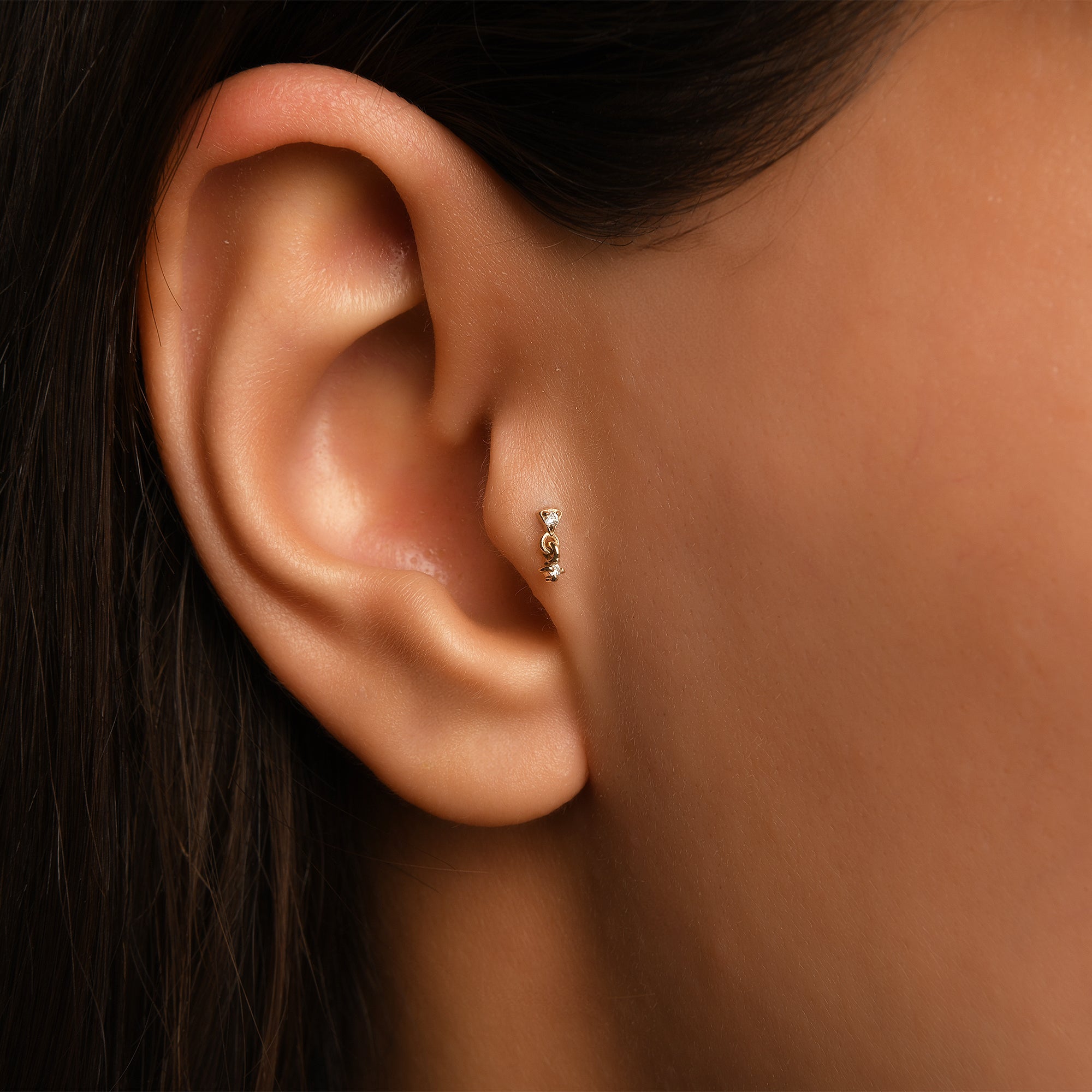 Gusto Premium Minimal Üçgen Sallantılı Tragus Pırlanta Piercing / 14 Ayar Sarı Altın