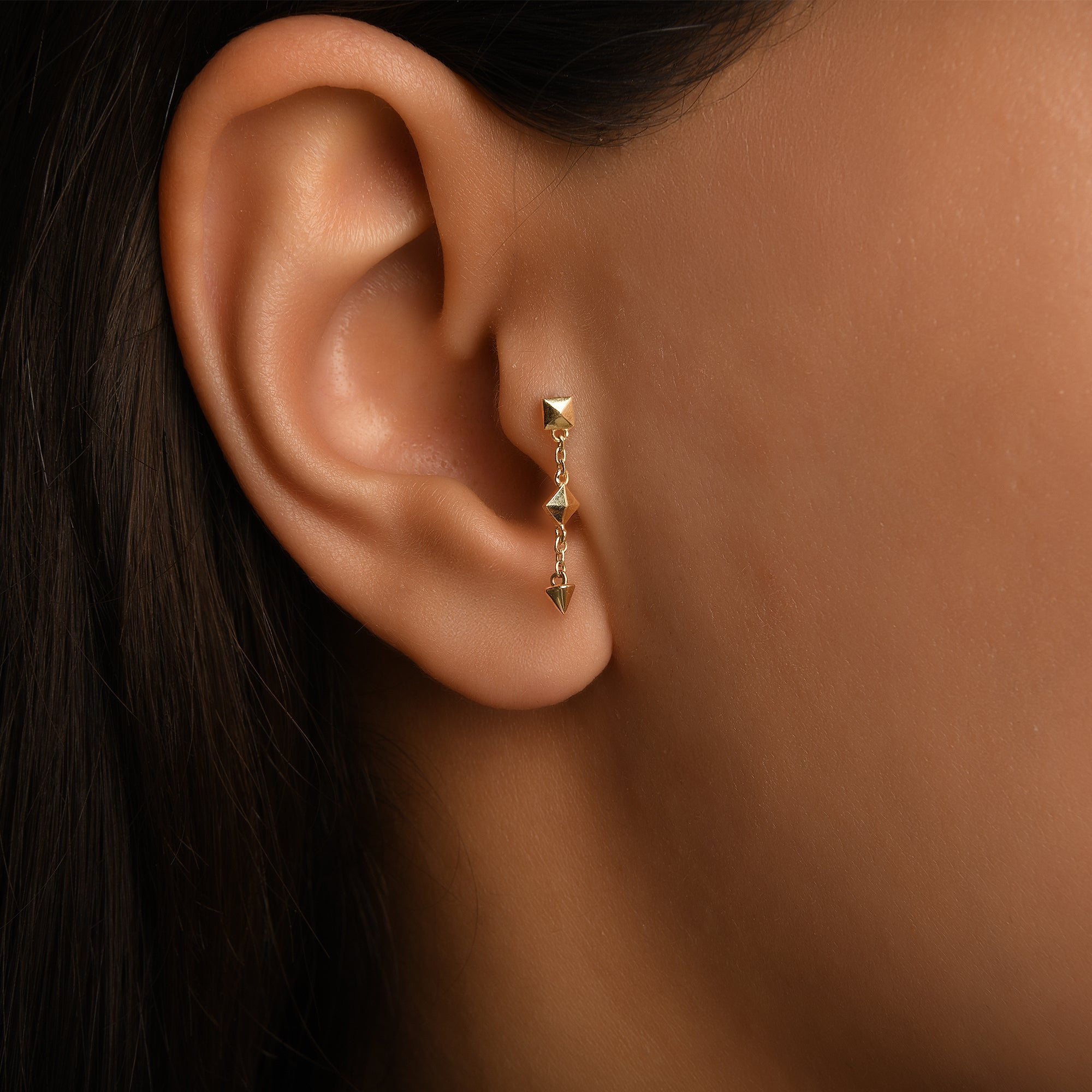 Gaudi Geometrik Detaylı Tek Zincir Sallantılı Altın Piercing / 14 Ayar Sarı Altın
