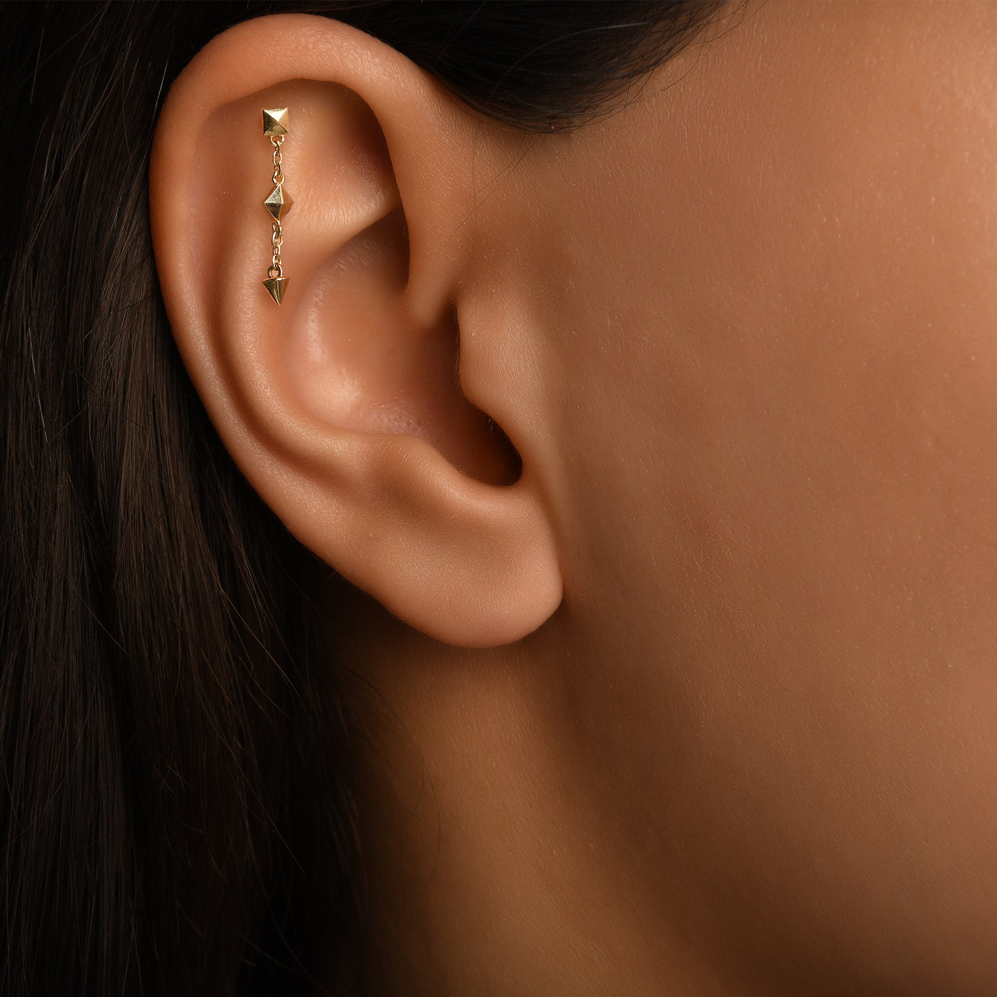Gaudi Geometrik Detaylı Tek Zincir Sallantılı Altın Piercing / 14 Ayar Sarı Altın
