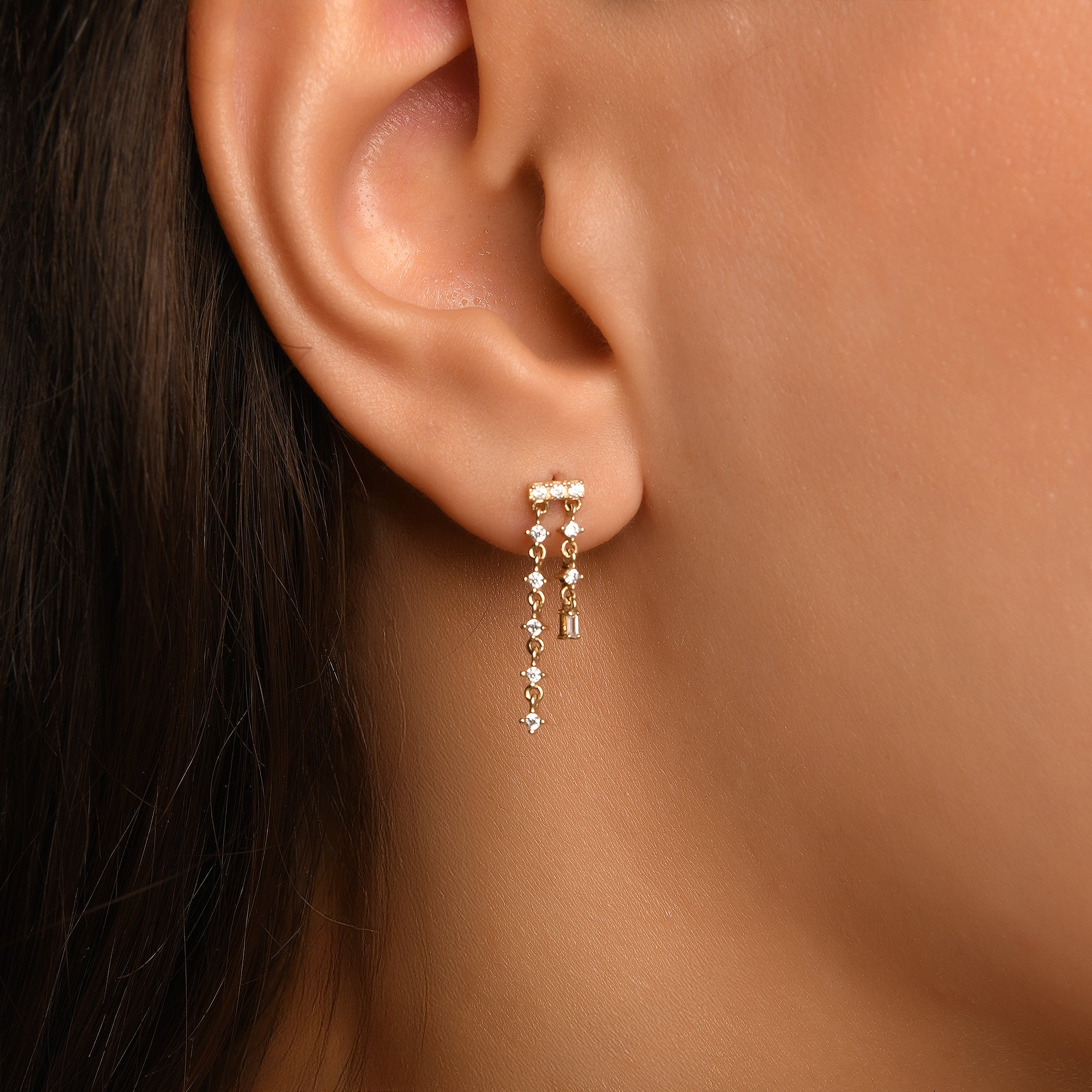 Gaudi Zincir Sallantılı Dikey Dizili Taşlı Yatay Bar Altın Piercing / 14 Ayar Sarı Altın