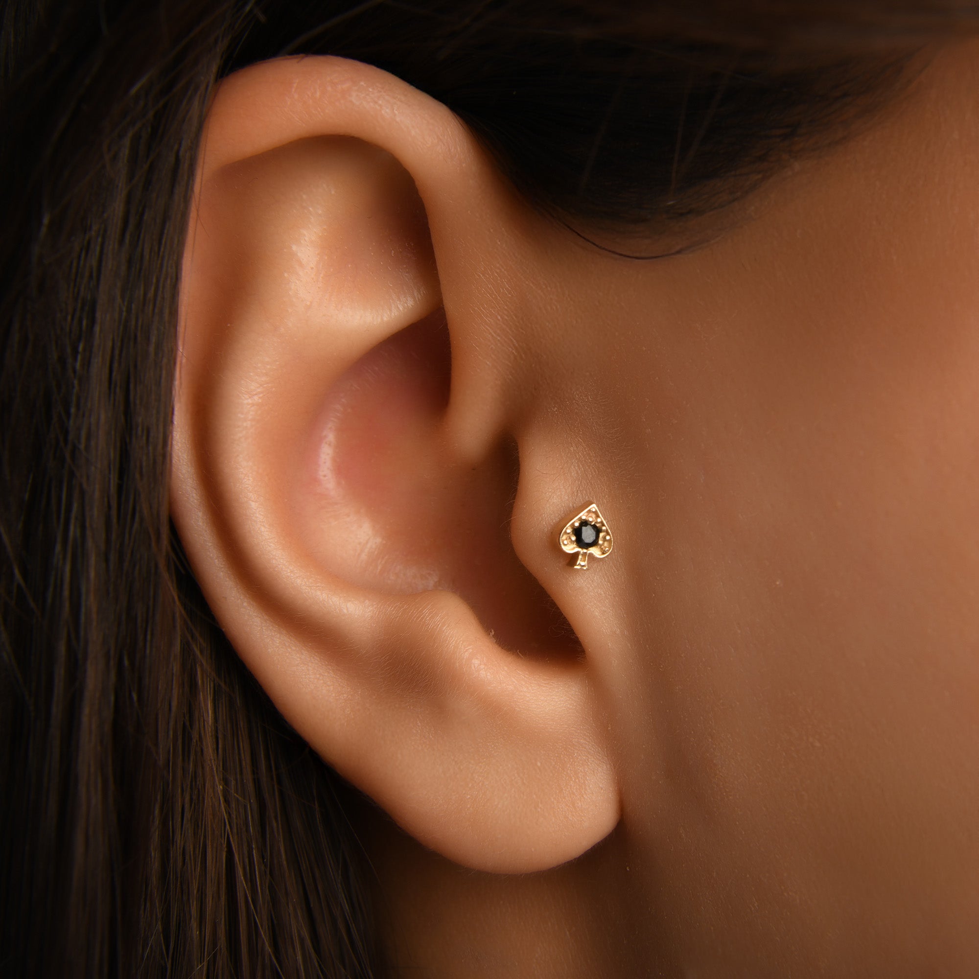 Maça Siyah Taşlı Altın Piercing / 14 Ayar Sarı Altın