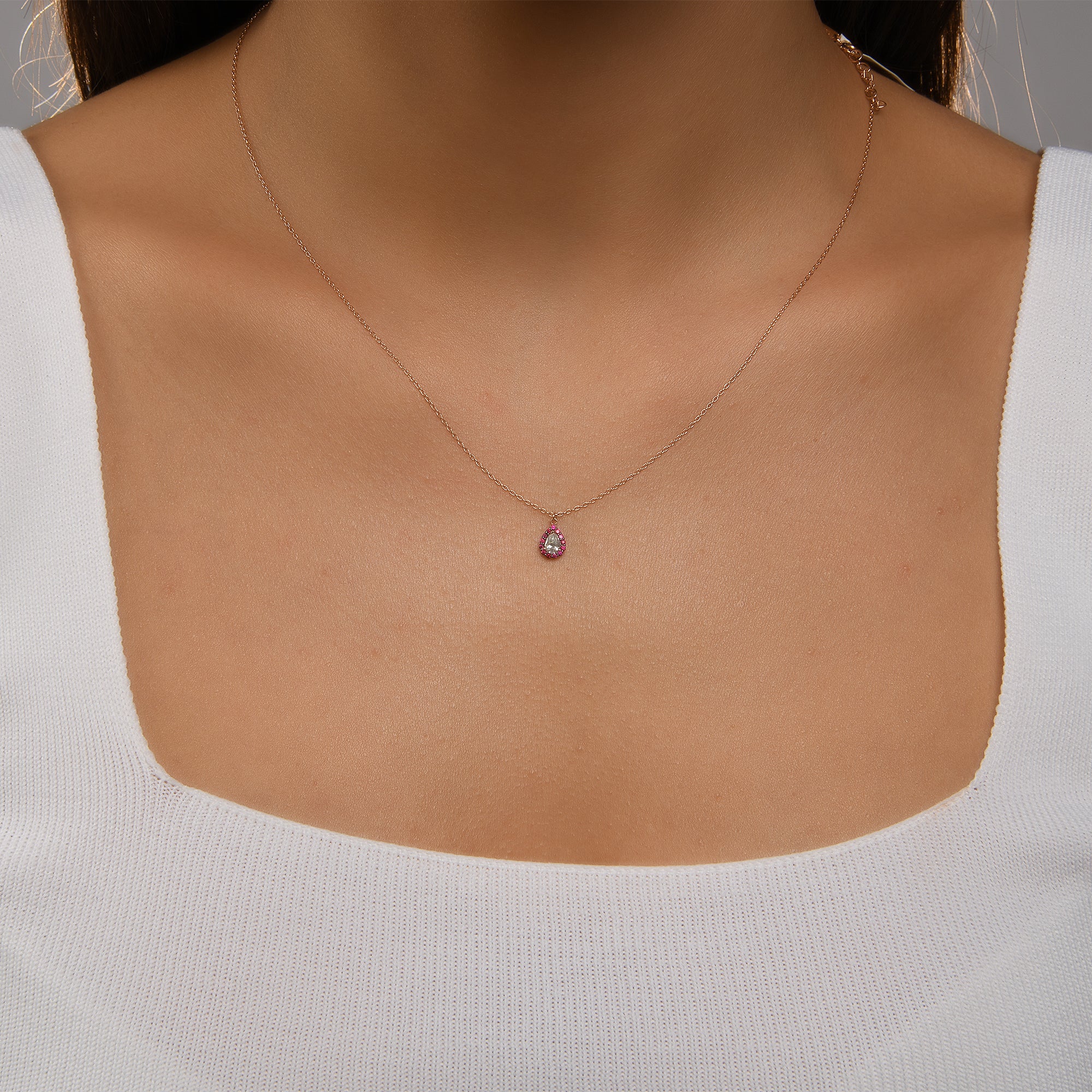 Damla Kesim Etrafı Yakut Taşlı 0.12 ct Pırlanta Kolye / 14 Ayar Rose Altın