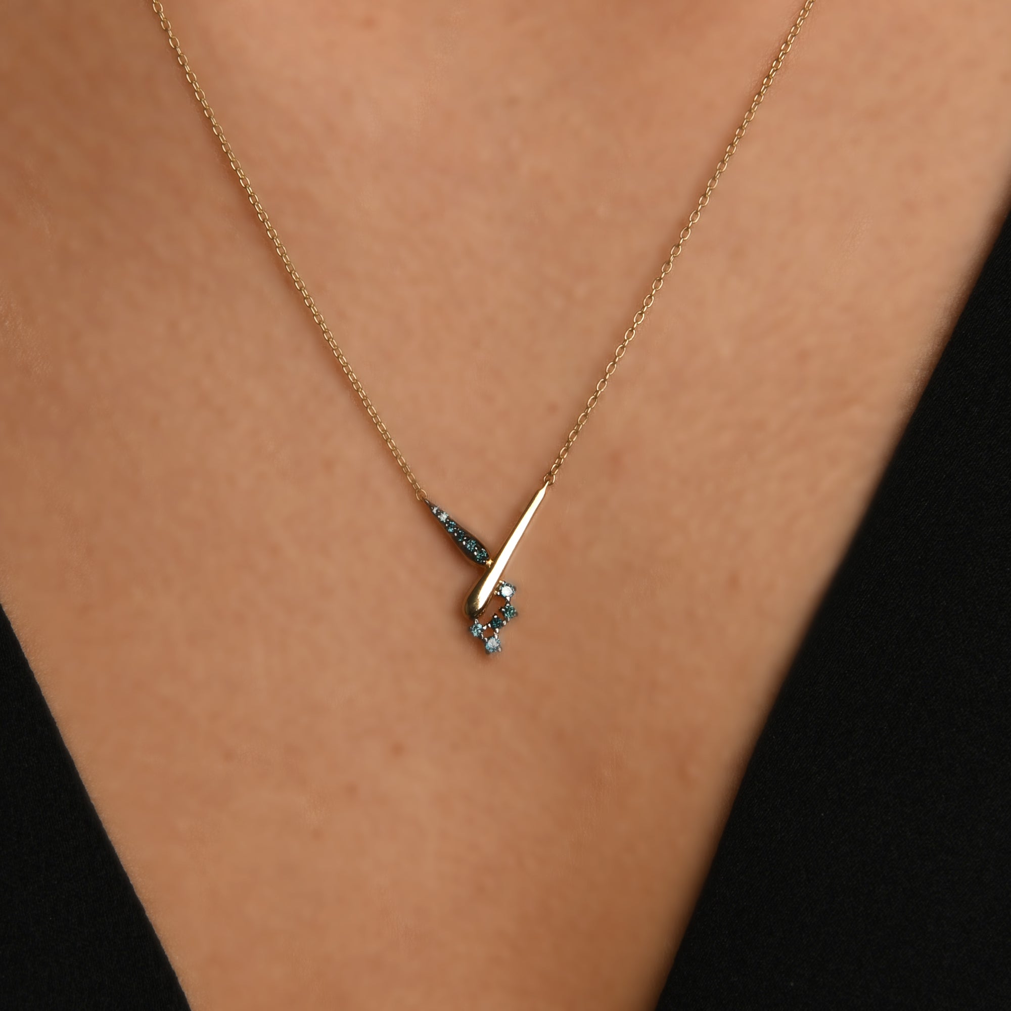 Azzuro Rabbit Mavi Pırlanta Kolye / 14 Ayar Sarı Altın