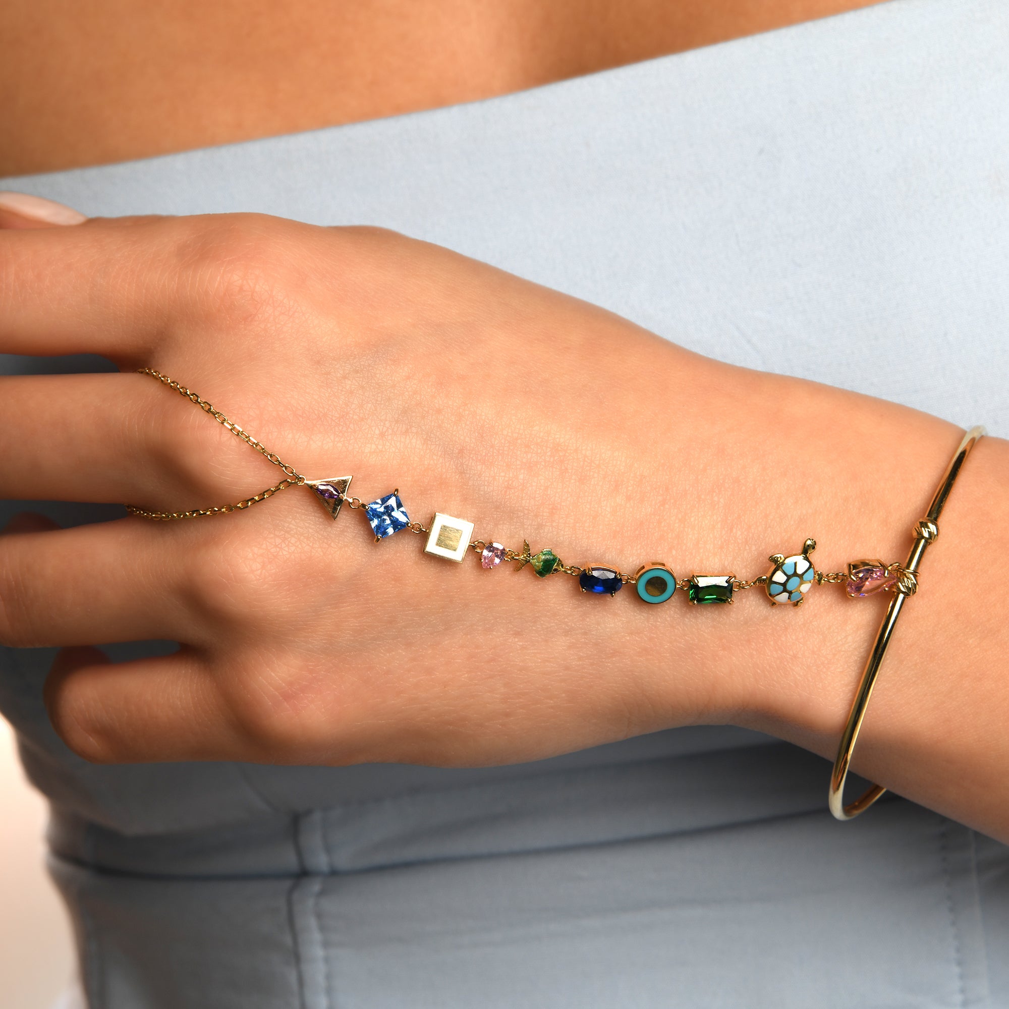 Vivaldi Bilezik Form Mineli Taşlı Altın Şahmeran / 14 Ayar Sarı Altın