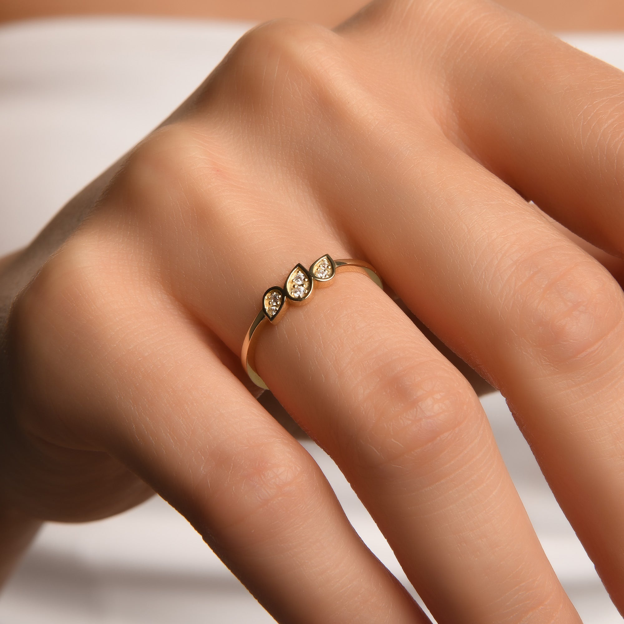 Üçlü Yan Yana Damla Figürlü Taşlı Altın Yüzük / 14 Ayar Sarı Altın