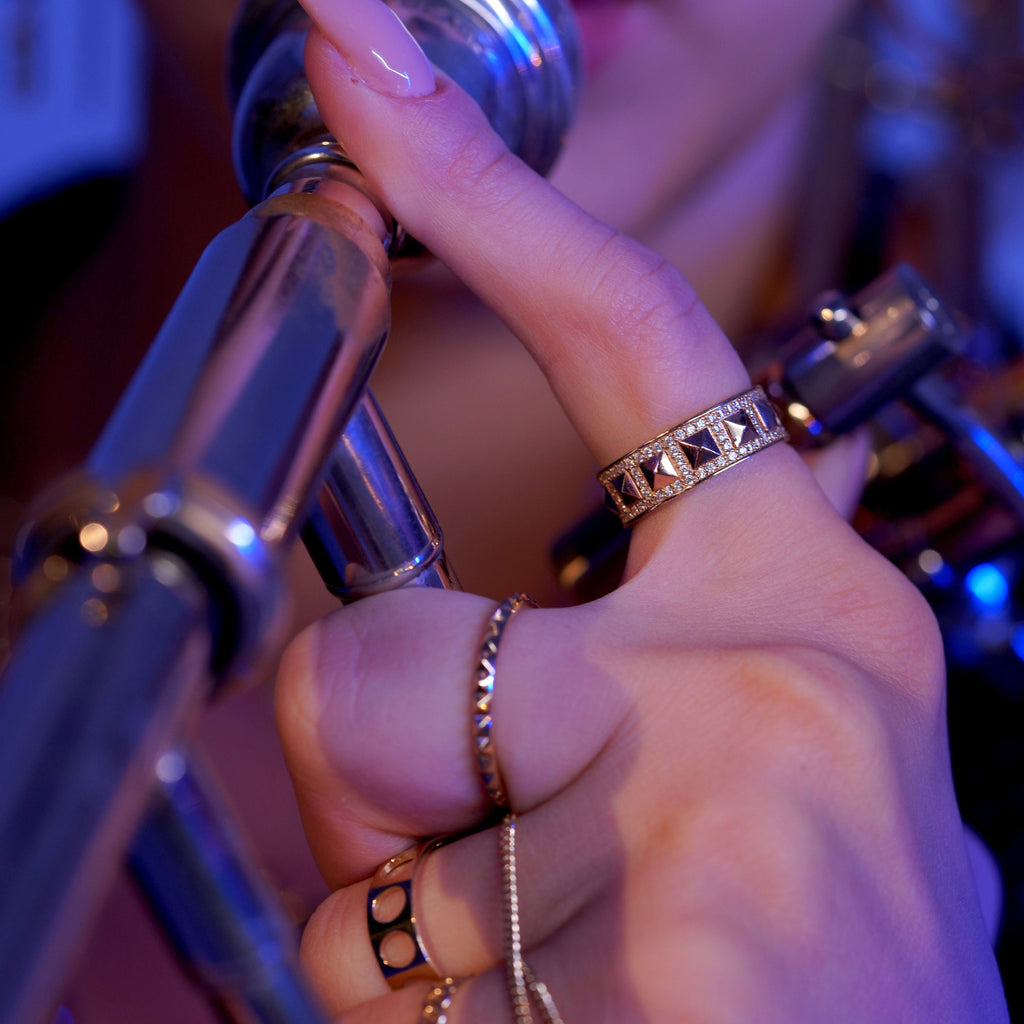 Rhythm Forte Piramit Taşlı Altın Yüzük